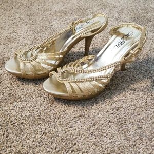 Cute gold heels!
